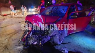 SAPANCA'DA OTOMOBİL DUVARA ÇARPTI: 2 YARALI SAPANCA'DA OTOMOBİL DUVARA ÇARPTI: 2 YARALI