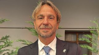 CHP'DE YENİ BAŞKAN LEVENT REŞAT ERDOĞAN CHP'DE YENİ BAŞKAN LEVENT REŞAT ERDOĞAN